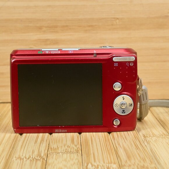 Nikon Coolpix L18 8MP Digital Camera with 3X Optical Zoom, Red - Picture 8 of 9